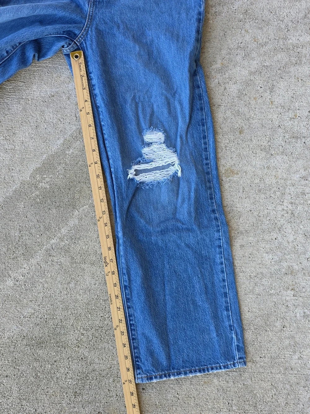 Levi’s High Waisted Straight Jeans Distressed W28